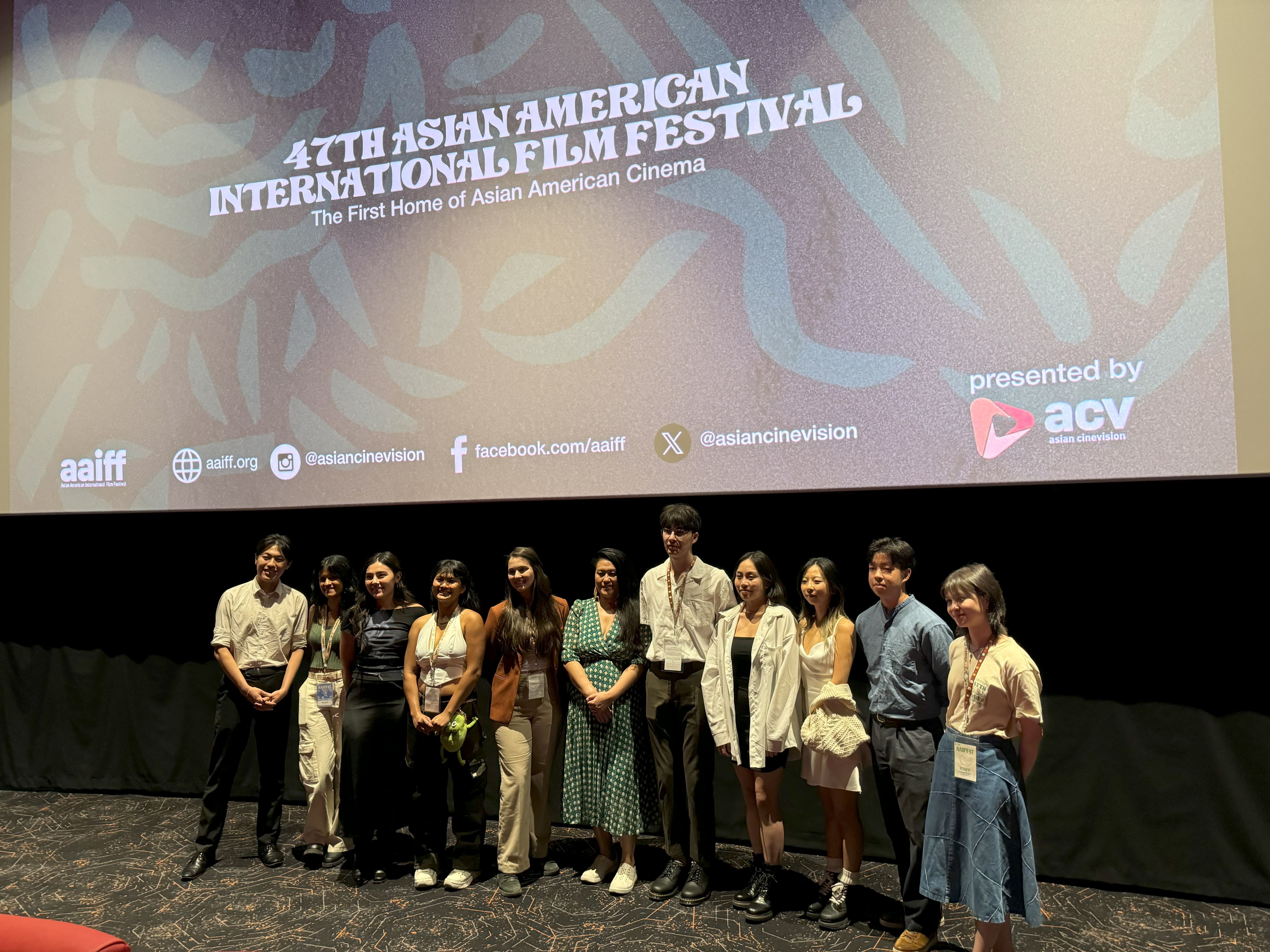 Chen Chieh-yao (kanan ke-6) menghadiri diskusi usai penayangan bersama sutradara dan produser dari segmen film pendek "Panduan Lapangan ke Dunia Alam" di Festival Film Internasional Asia-Amerika New York ke-47 (Gambar/sumber: Situs Web Kementerian Kebudayaan).